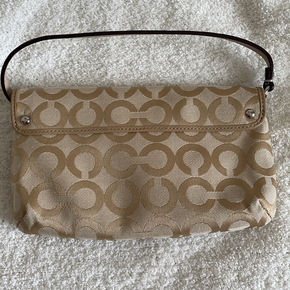 Coach convertible wristlet/clutch purse. - Picture 5 of 10